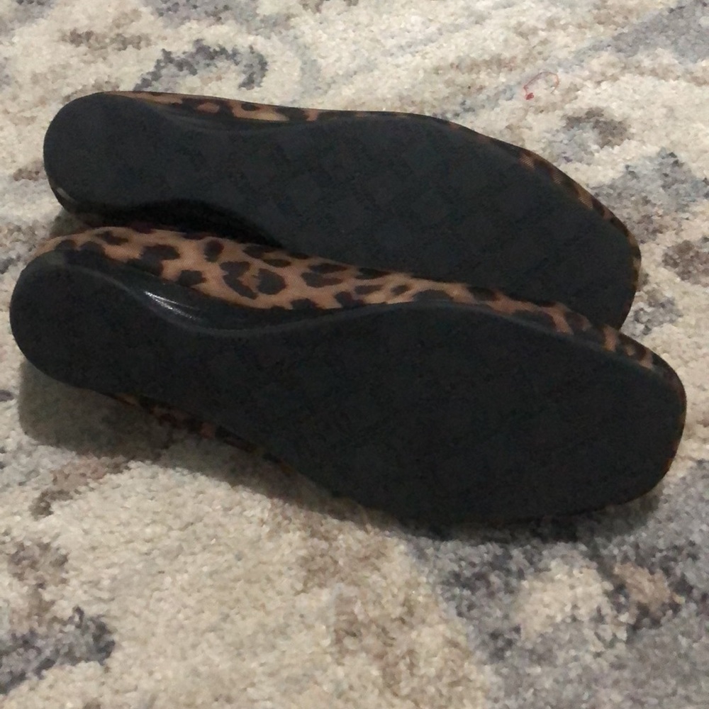 VIONIC with Orthaheel Technology Treat Powell - Tan Leopard - Picture 2 of 3